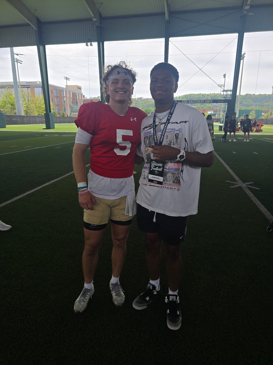 D1Marty4's tweet photo. Had an amazing time at @UAB_FB thanks coach @coachChipR for giving me an invitation to see them practice!!!! @Alex_Mortensen_ @_MrJns @Coach_Plair @QBCountry @believeqb12 @QBHitList @ScoutFball @BenThomasPreps @TOODLEBOYS @ShawandaToodle https://t.co/WfnJ7lmyms