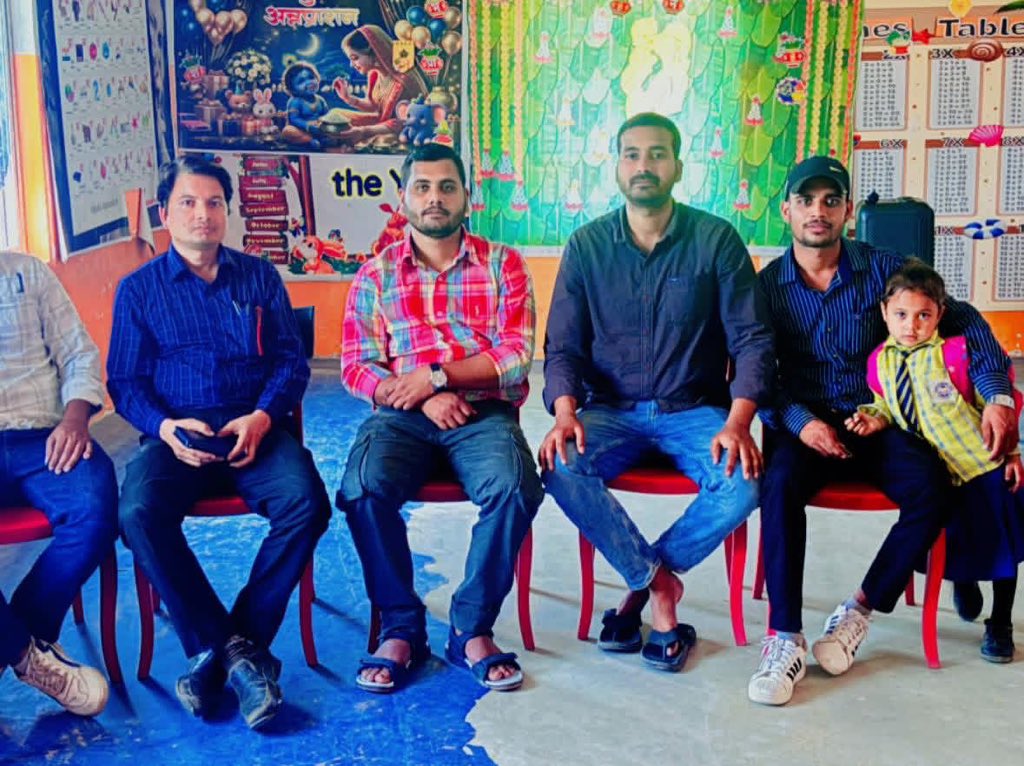 saroj_yadav_rdx's tweet image. अपनी तुलना किसी से ना करे!
हर फूल की खूबसूरती अलग होती है..🤍🌷
.
.
#school #teacherslife #2strokedoctor #viralreels #trendingreels