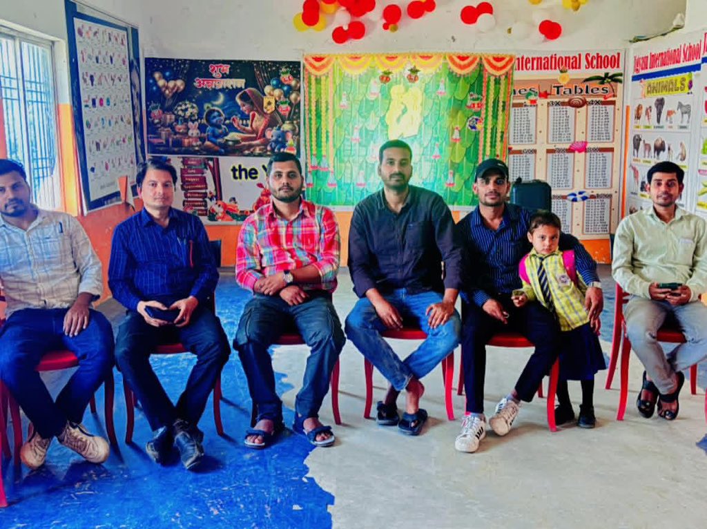 saroj_yadav_rdx's tweet image. अपनी तुलना किसी से ना करे!
हर फूल की खूबसूरती अलग होती है..🤍🌷
.
.
#school #teacherslife #2strokedoctor #viralreels #trendingreels