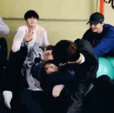 Every day a photo of Minsung tweet media