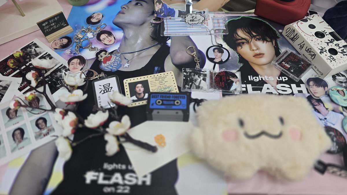 FLASH on 22 tweet media