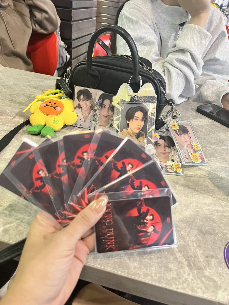 MiraclesJD tweet media