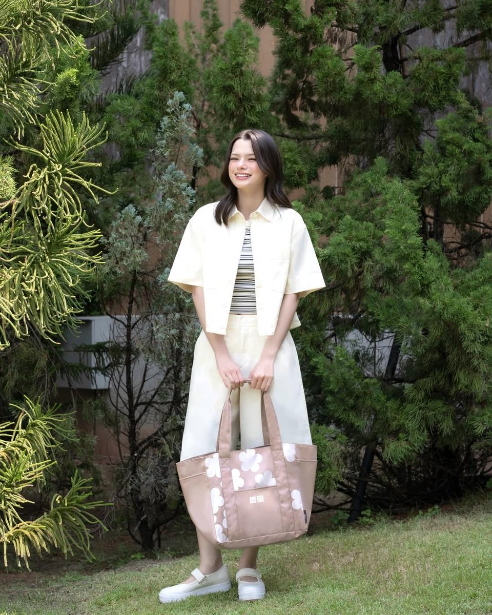 FreenBeckyUS's tweet image. BECKY X UNIQLO✨

Go shopping with UniqloTH this Songkran and get a gift : It's a multipurpose shoulder bag designed by PDM 👜✨ 

#beckysangels #UNIQLOxBecky  
#UNIQLO #UniqloThailand 
#PDMbrand #Songkran
Becky’s IG post