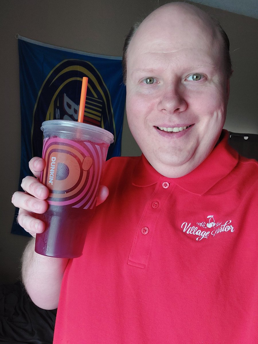 StephenJ1984's tweet photo. Kicking off Friday with the Dunkin Berry Strawberry Refresher! It is good! #Dunkin https://t.co/A59PhYmRZv