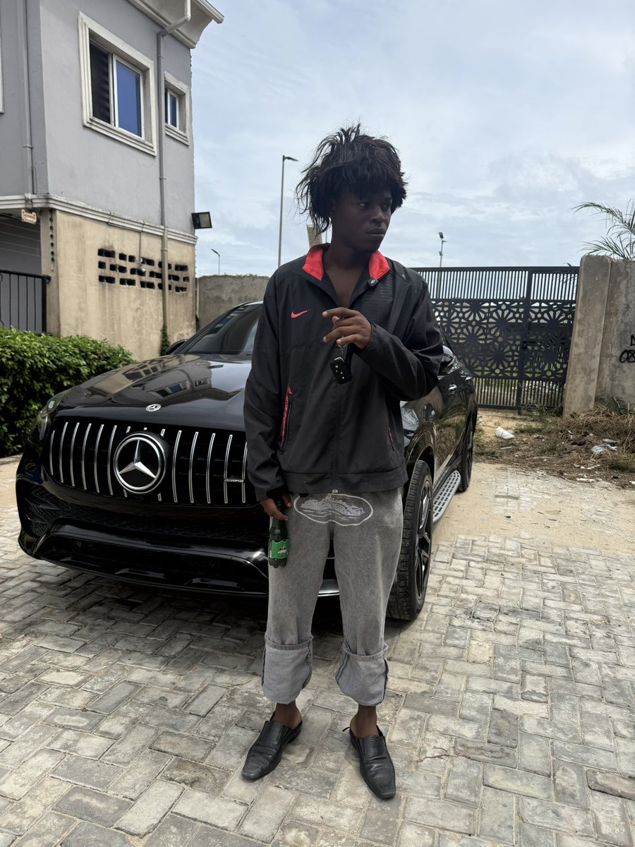 Humour_king tweet media