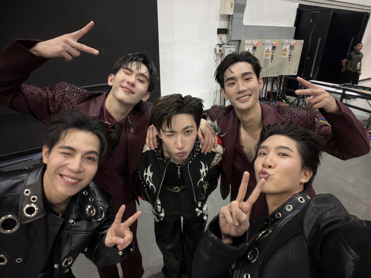 First.kp tweet media