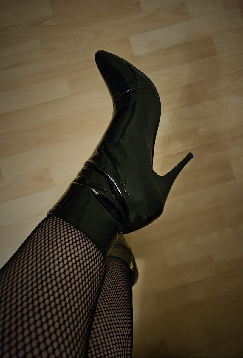 I will pierce your hart and balls.
X
#sadism #sadisticmistress #nederlandsemeesteres #femdom #trampeling #cbt