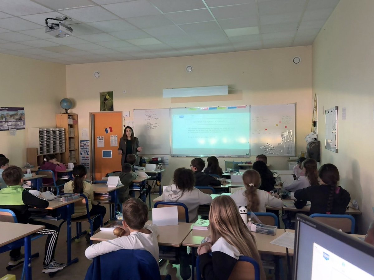 cdad37's tweet photo. - Le vendredi 20 mars - CM1-CM2 de l'école primaire de Saint Roch
- Le mardi 31 mars - CM1- CM2 de l'école primaire de Savigné sur Lathan

⚖️Les élèves ont notamment choisi d'utiliser les mots "tribunal, protéger, loi, juge" pour la rédaction de leurs œuvres poétiques. https://t.co/SOAVmR5r3n