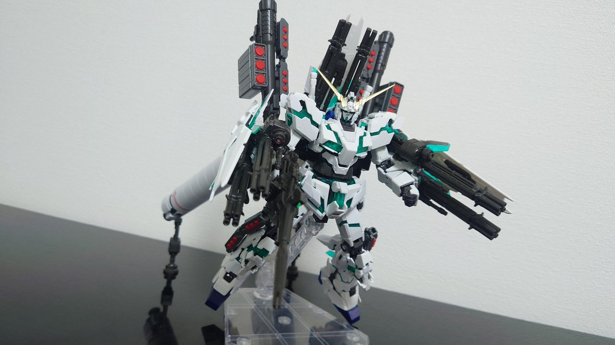 ホーリー tweet media