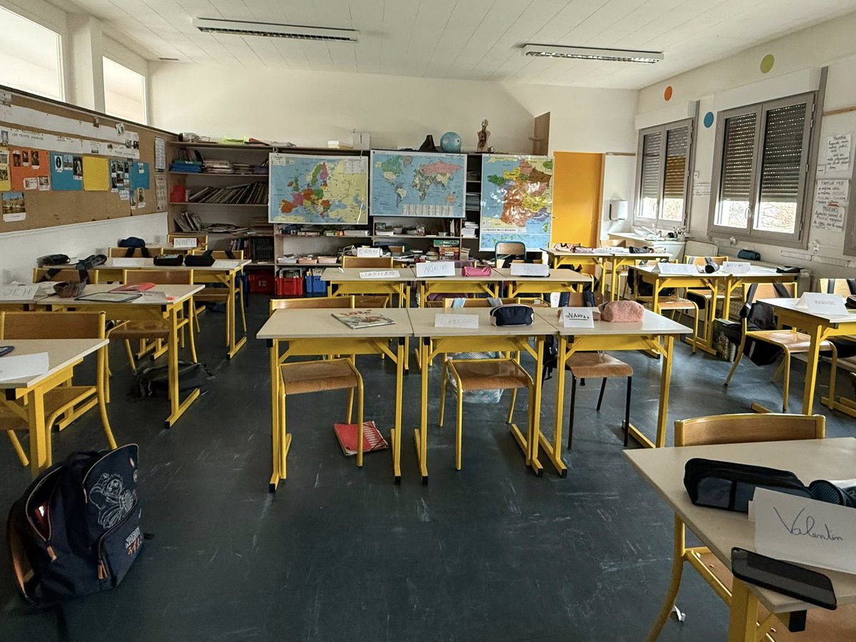 cdad37's tweet photo. Ces derniers jours, le #CDAD37 est intervenu au sein de deux écoles dans le cadre du projet d'écriture poétique #Odeàlajustice.

A cette occasion, le CDAD37 a présenté le fonctionnement et les acteurs de la justice. https://t.co/TJZ6RqMhBn