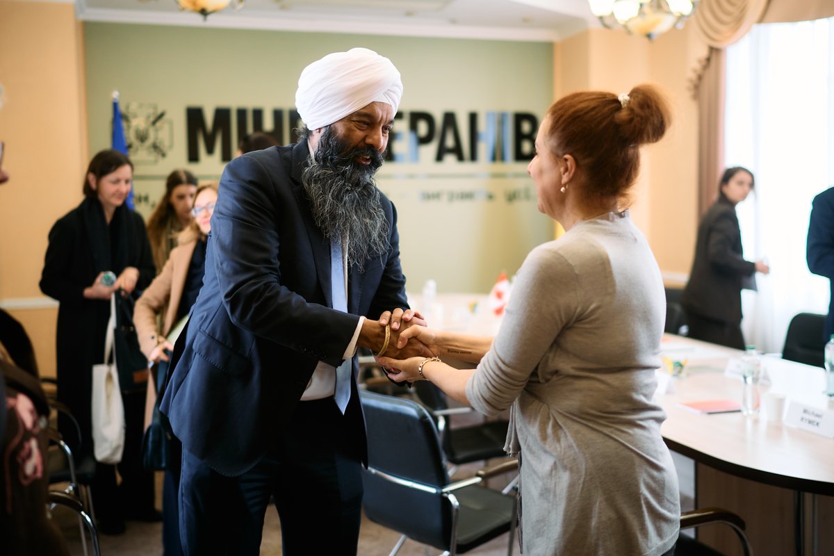 CanadaDev's tweet image. Secretary of State Sarai met with government representatives, business leaders, partners, civil society organizations and displaced Ukrainians. 

@CanEmbUkraine @CanadaPoland
#Ukraine #Poland