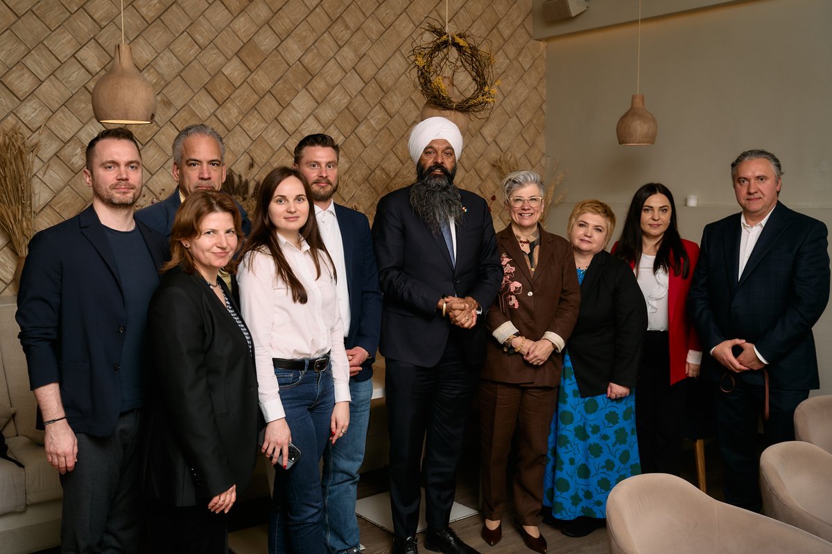 CanadaDev's tweet image. Secretary of State Sarai met with government representatives, business leaders, partners, civil society organizations and displaced Ukrainians. 

@CanEmbUkraine @CanadaPoland
#Ukraine #Poland