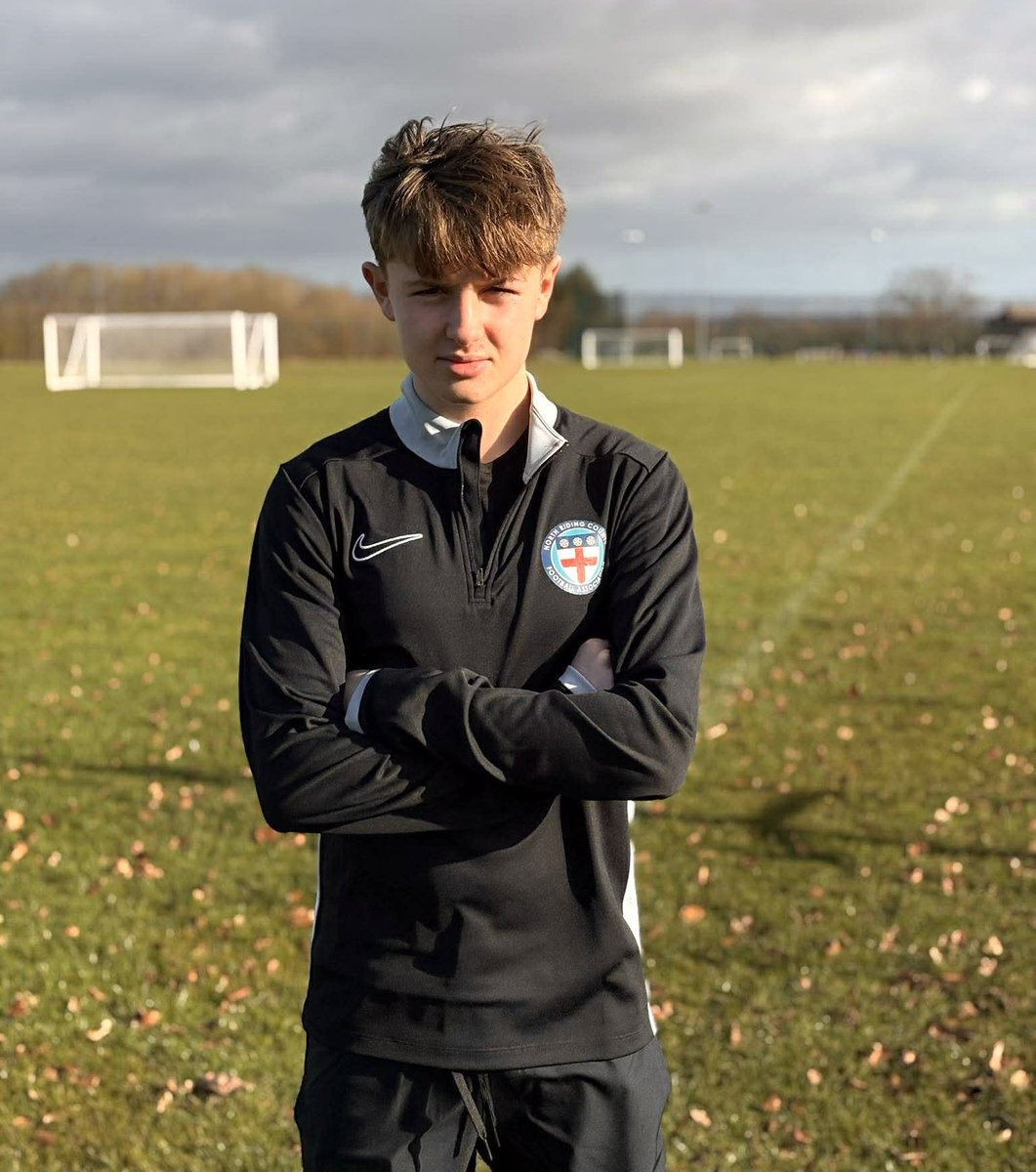 Teamgrassroots_'s tweet photo. This is 16 year old Oliver who recently qualified as a referee with North Riding, he’s working through the levels and already got two Cup Finals to officiate, he is doing amazing! 🟨🟥👏👏
#Youngreferee #Norefnogame
#GRF #TeamGrassroots https://t.co/UKhvDCvRvF