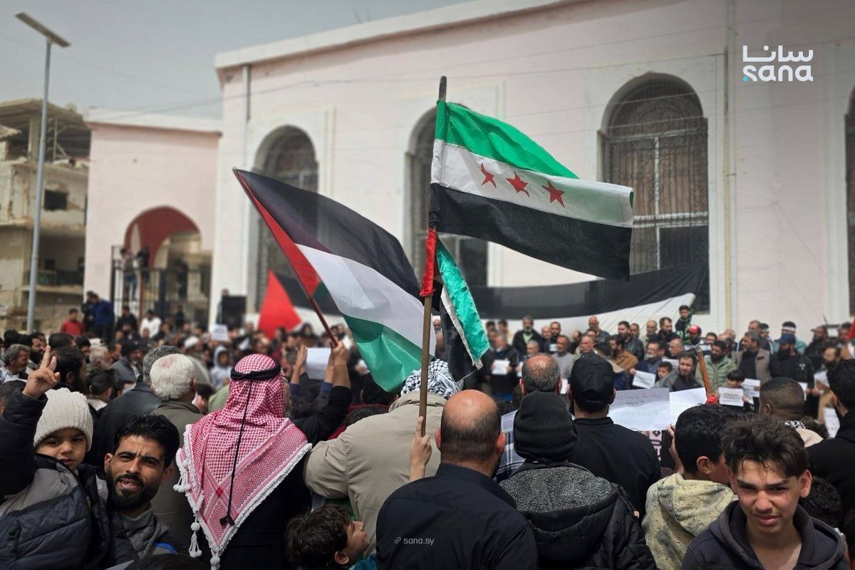 Kurdi_sana_gov's tweet photo. Li kampa Der'ayê ya penaberên Filistînî, çalakîyeke protestoyî hat li dar xistin li dijî biryara sêdarkirina girtîyan a ku ji hêla Knessetê Îsraîlî ve hatibû pejirandin.
#Deraa #SANA https://t.co/G0kYwJ6yuz