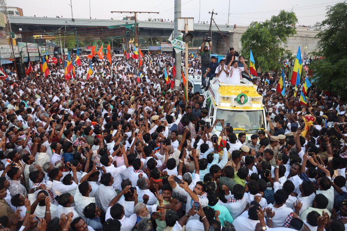 AIADMKOfficial's tweet photo. ஆம்பூர் சட்டமன்றத் தொகுதியில் மாண்புமிகு கழகப் பொதுச்செயலாளர் புரட்சித் தமிழர் @EPSTamilNadu அவர்களின் சட்டமன்றத் தேர்தல் பிரச்சார சுற்றுப்பயணம்.

#Vote4AIADMK
#Epsfor2026 https://t.co/SOArlBBCFM
