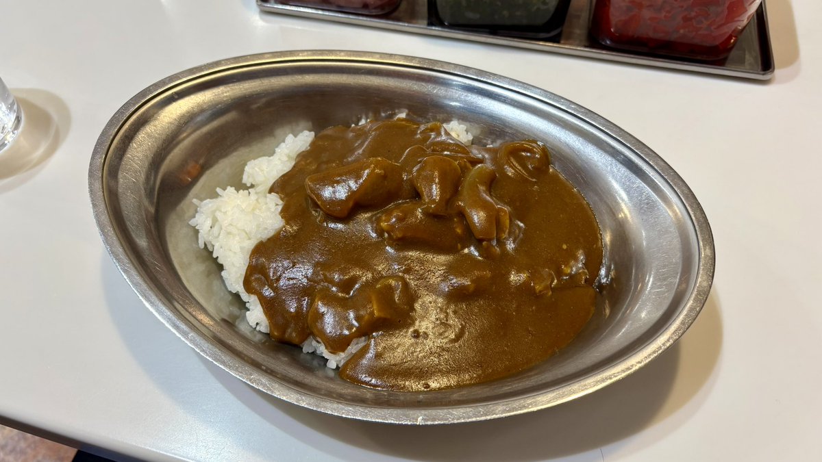 tansoman's tweet photo. インデアンが沁みるぅ
（チキンカレー、エビカレー）
明日からまた社畜に戻ります🫠 https://t.co/OOFr4PXIdu
