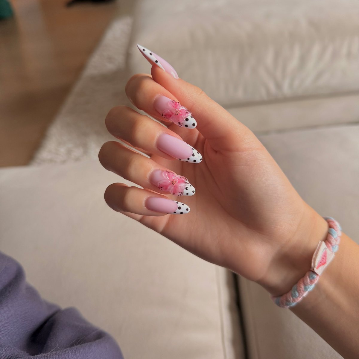 bulimilk's tweet photo. new nails i got! ♡ https://t.co/nFLgUYXTur