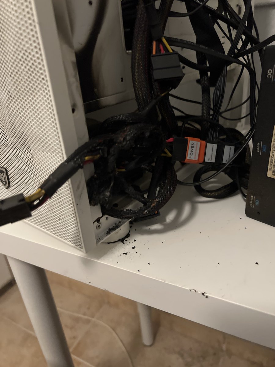 electrozz tweet media