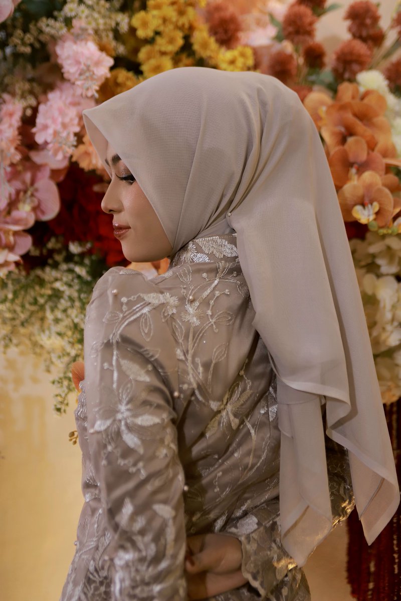 pptpuspita2's tweet photo. I love everything about my engagement 🧡✨ https://t.co/vi2NPc70wQ