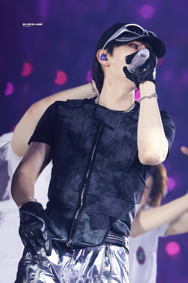 BLUE_ISLAND9 tweet media