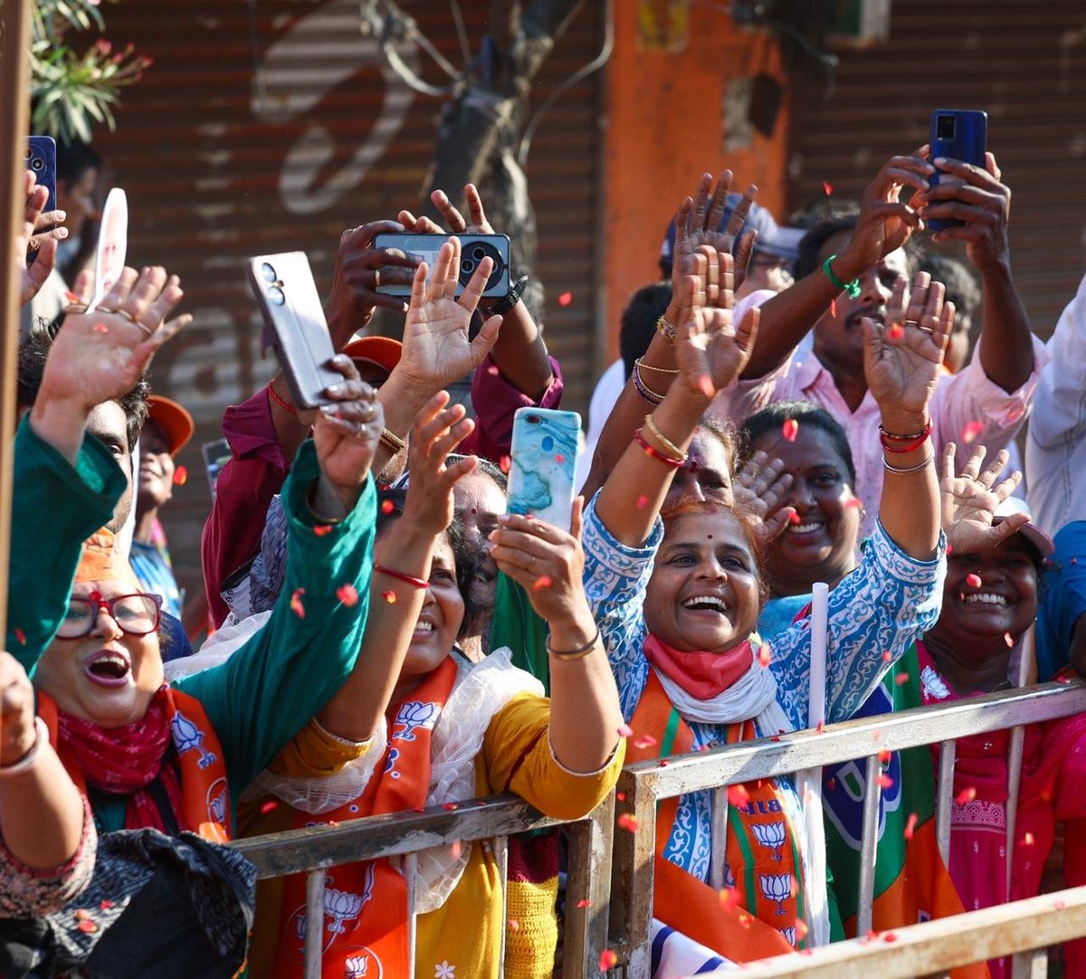 Narendra Modi tweet media