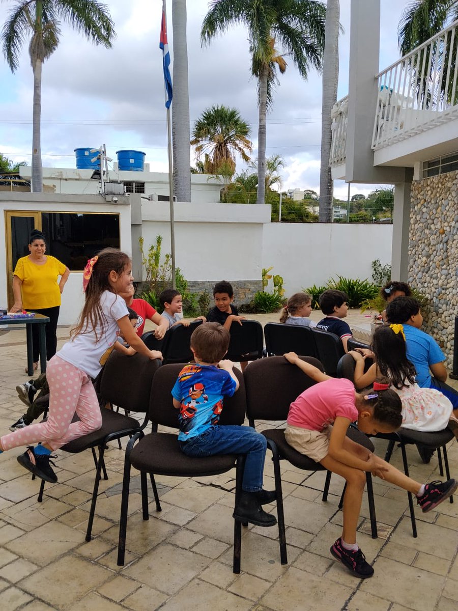 JorgeLuisMayoF1's tweet photo. Feliz aniversario 65 de la OPJM y 64 de la UJC a todas las niñas, niños y jóvenes que alegran cada rinconcito de nuestra embajada. https://t.co/jyHSd3RBRL