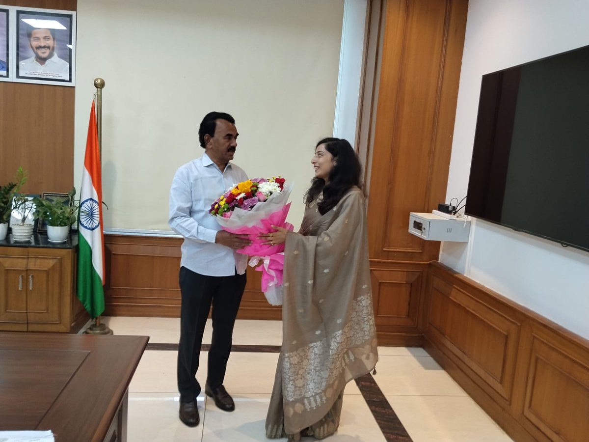 NewsMeter_In's tweet image. #Hyderabad:

Senior #IASofficer #VaniPrasad, assumed charge as Special Chief Secretary, Tourism &amp;amp; Culture, #Telangana.

She, along with P. Gouthami, IAS, who took charge as MD, #TGTDC, met Minister @jupallyk_rao at the Dr. B.R. Ambedkar Secretariat.

The Minister congratulated