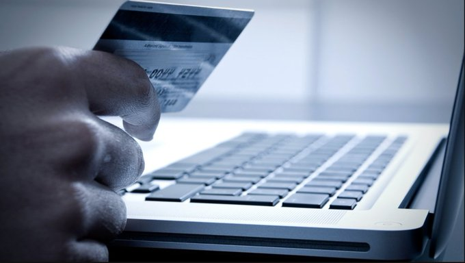 policia's tweet image. ‼️Si haces compras #Online sigue nuestros consejos y evitarás posibles sustos en tu cuenta bancaria   

➡️Compra en webs oficiales
➡️Desconfía de precios demasiado bajos
 ➡️Activa alertas de tu banco para detectar movimientos sospechosos  
➡️Usa medios seguros de pago