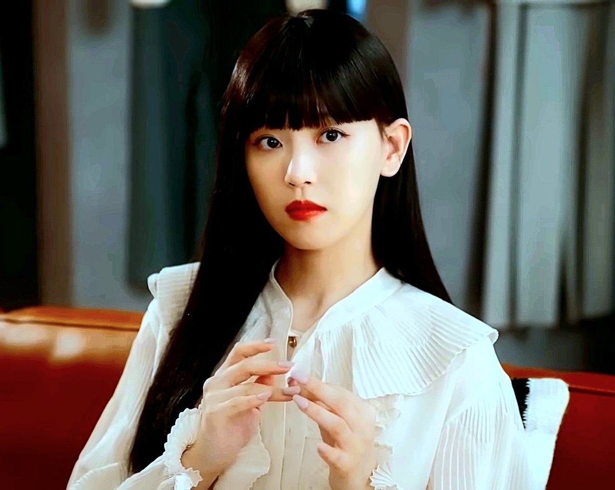 내가 그렇게 나쁘게 굴었나. 아닌데. 나름 착하게 군 것 같은데. 순수한 악의로 느낄 만큼 할퀴었던가.