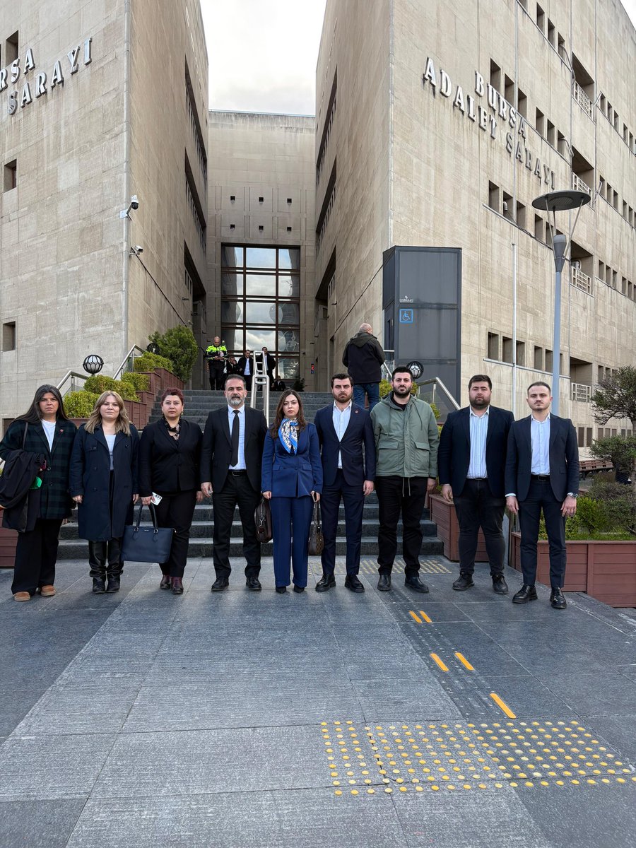recaiikilic's tweet photo. Sandıkta kazanamadıklarını yargı eliyle almaya çalışan anlayışın karşısındayız!

Mustafa Bozbey’e ve yol arkadaşlarımıza yönelik yapılan bu siyasi operasyon, milyonlarca Bursalının iradesine açık bir müdahaledir. Bu siyasi operasyonun karşısında, Bursa Adliyesi’nde süreci yakından takip ediyoruz.

Halkın iradesini ne baskıyla ne de yargı sopasıyla teslim alamayacaklar!