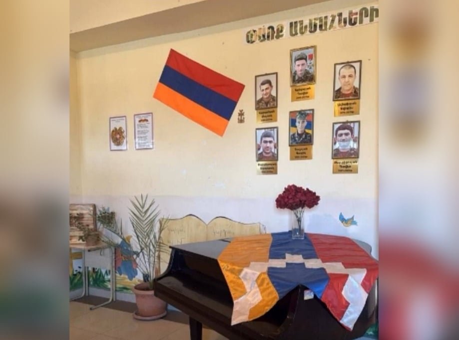 NKobserver's tweet image. #Armenia's PM now seems to be banning the display of #NagornoKarabakh flags at schools also reportedly removing images of fallen soldiers from memorial halls in schools. School head fired for refusing to remove flag. 

Source: 
1.hraparak.am/am/post/ec9144…
2.168.am/2026/04/03/238…