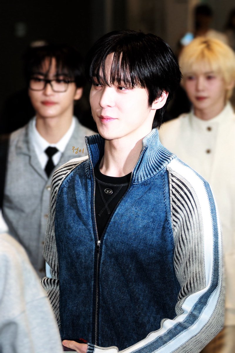 𝟐𝟔𝟎𝟒𝟎𝟑 ICN

디젤 왕자가 오늘도 너무너무 잘생김💙

#윤호 #에이티즈 #YUNHO #ATEEZ