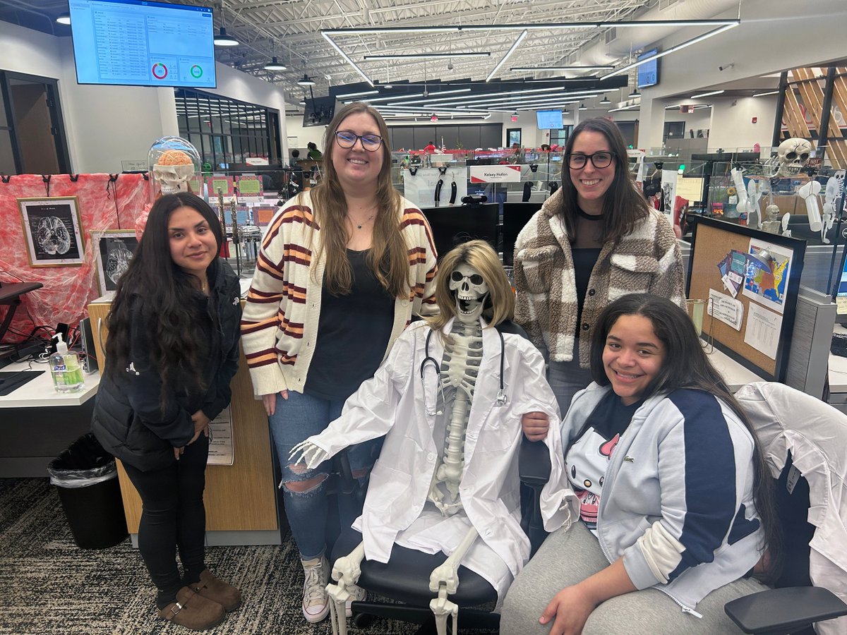 ClaimDOC_RBP's tweet photo. From food to games to seasonal decorating, our team knows how to have a good time! In honor of Don't Go to Work Unless It's Fun Day, here's a look back at a few of the memorable ClaimDOC activities from the last year.

#ClaimDOCculture #MakeWorkFun https://t.co/XbLHISOPVk