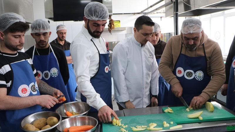 Hükümlüler Aşçılık Eğitimiyle Yeni Bir Hayata Başlıyor. Detaylar web sitemizde.otelgazetesi.com/?p=250848  #haber #otelgazetesi  #otel #hotel #turizm #hotelgazetesi <a href="/mustafa3bas/">mustafa3bas</a>