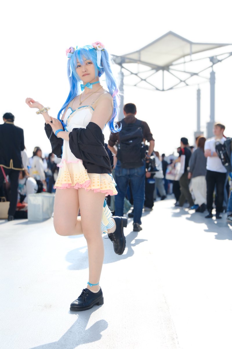 びすこ tweet media