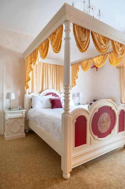 TheBBDirectory's tweet image. Escape to the Enchanted Manor on the Isle of Wight.

For those seeking a truly unique and uplifting escape, Enchanted Manor offers an unforgettable stay within a 186-year-old getaway.

bandbstays.co.uk/14370

#EnchantedManor #IsleOfWight #Staycation #Wellness

@Enchanted_Manor