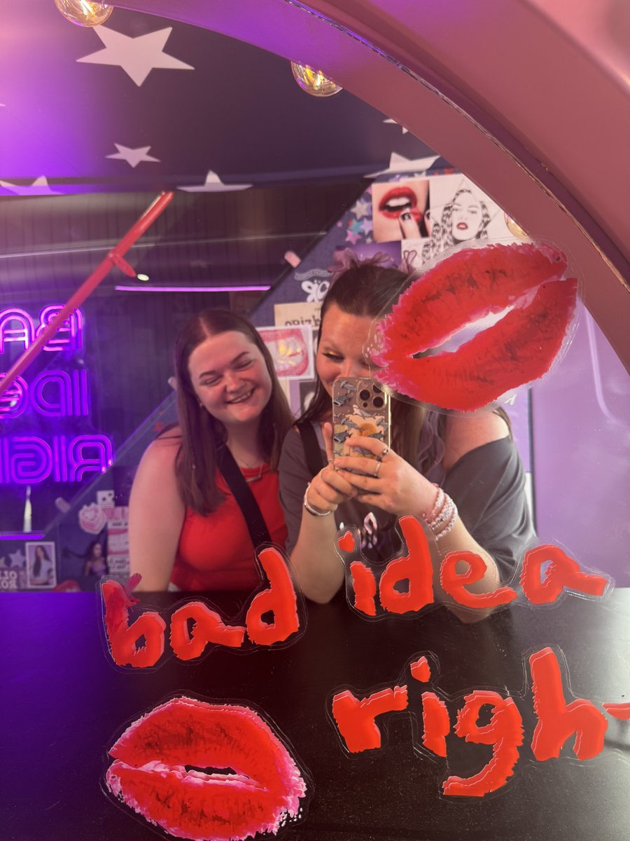 emily’s ego told her to ✮ tweet media