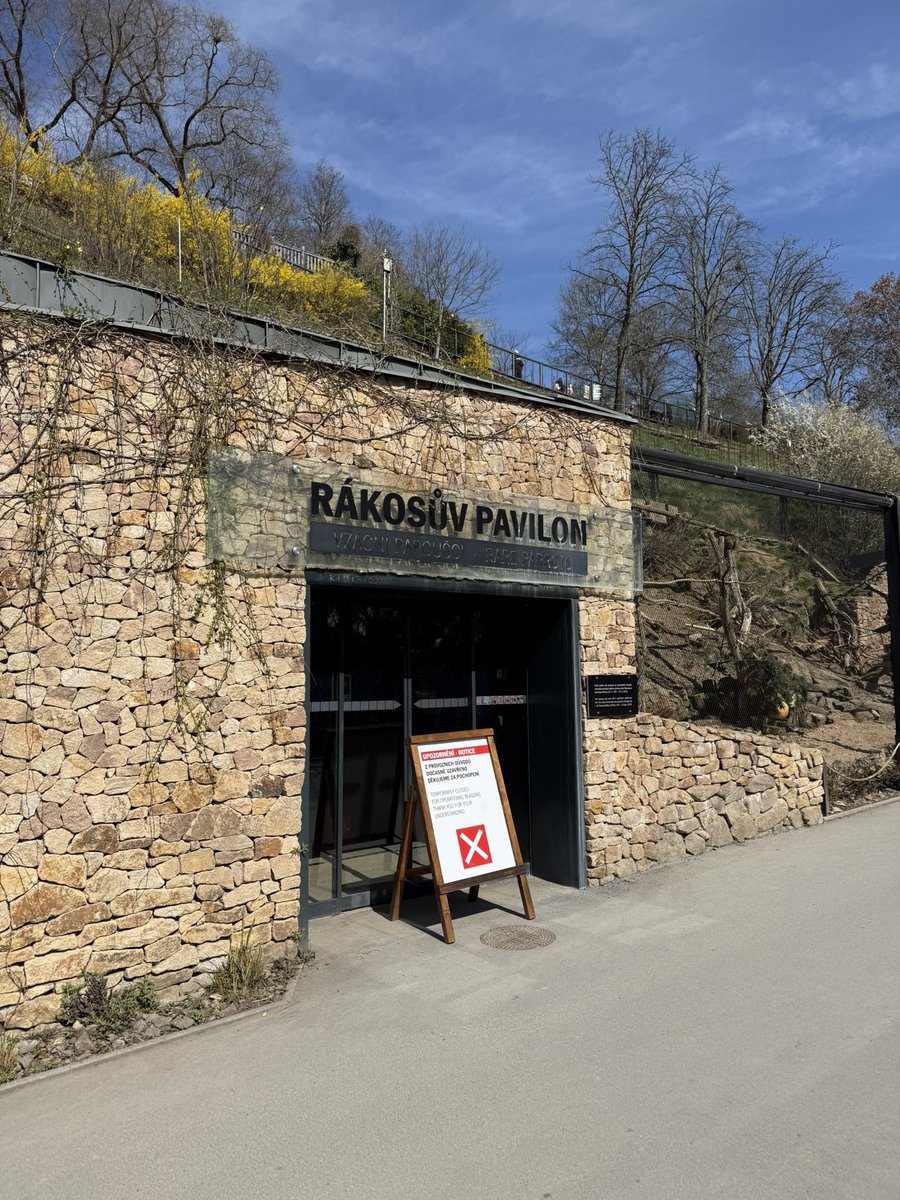 Ladis86's tweet photo. V ZOO dneska zavřeno. https://t.co/pCsXPazd6C