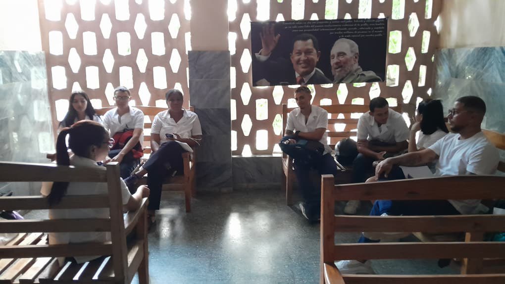 En l mañana del día 2 de abril se realizó un Matutino especial en la Clínica Estomatológica docente José Lázaro por los estudiantes de la FCMIJ en saludo al aniversario 65 de la Organización de Pionero y el 64 de la UJC.
#100AñosConFidel 
#AquiMeHagoFidelista
#AquíEstoyYo