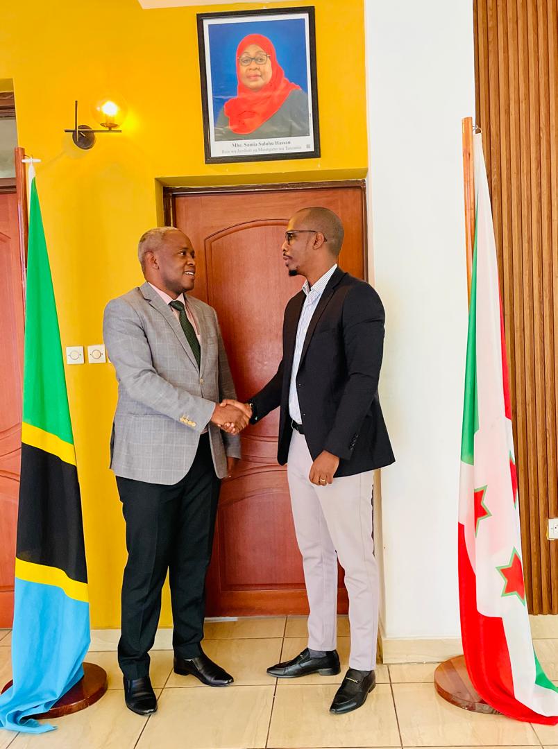 chrisnibas's tweet photo. Over 80% of #Burundi ’s 🇧🇮international trade flows through the Central Corridor via Tanzania 🇹🇿. Honoured to have been received in audience by H.E. Gelasius Gaspar Byakanwa, Ambassador of the United Republic of #Tanzania to Burundi as we discussed our organisation (@TradeMarkAfrica) role in promoting efficient cross-border trade, particularly between Burundi and Tanzania.