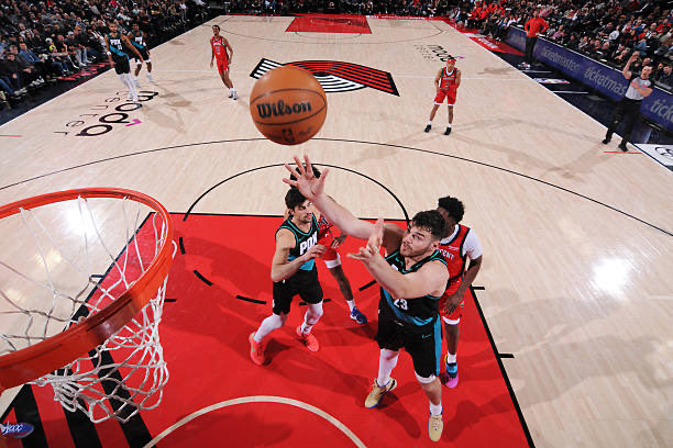 Huskies in the Pros tweet media