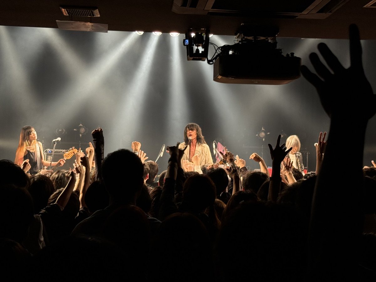 afoc_official's tweet photo. 2026.04.03
a flood of circle 20周年記念ツアー
"日本武道館への道"
w/ w.o.d.
at 札幌cube garden

ご来場下さった皆様、w.o.d.、ありがとうございました🪩

明後日4/5(日)は仙台で引き続きw.o.d.とツーマン！
チケット残りわずか🎫
https://t.co/Ohz8dosB8t

 #フラッド 
 #AFOC日本武道館への道 https://t.co/9AOjqkh2il