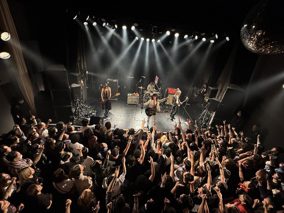afoc_official's tweet photo. 2026.04.03
a flood of circle 20周年記念ツアー
"日本武道館への道"
w/ w.o.d.
at 札幌cube garden

ご来場下さった皆様、w.o.d.、ありがとうございました🪩

明後日4/5(日)は仙台で引き続きw.o.d.とツーマン！
チケット残りわずか🎫
https://t.co/Ohz8dosB8t

 #フラッド 
 #AFOC日本武道館への道 https://t.co/9AOjqkh2il