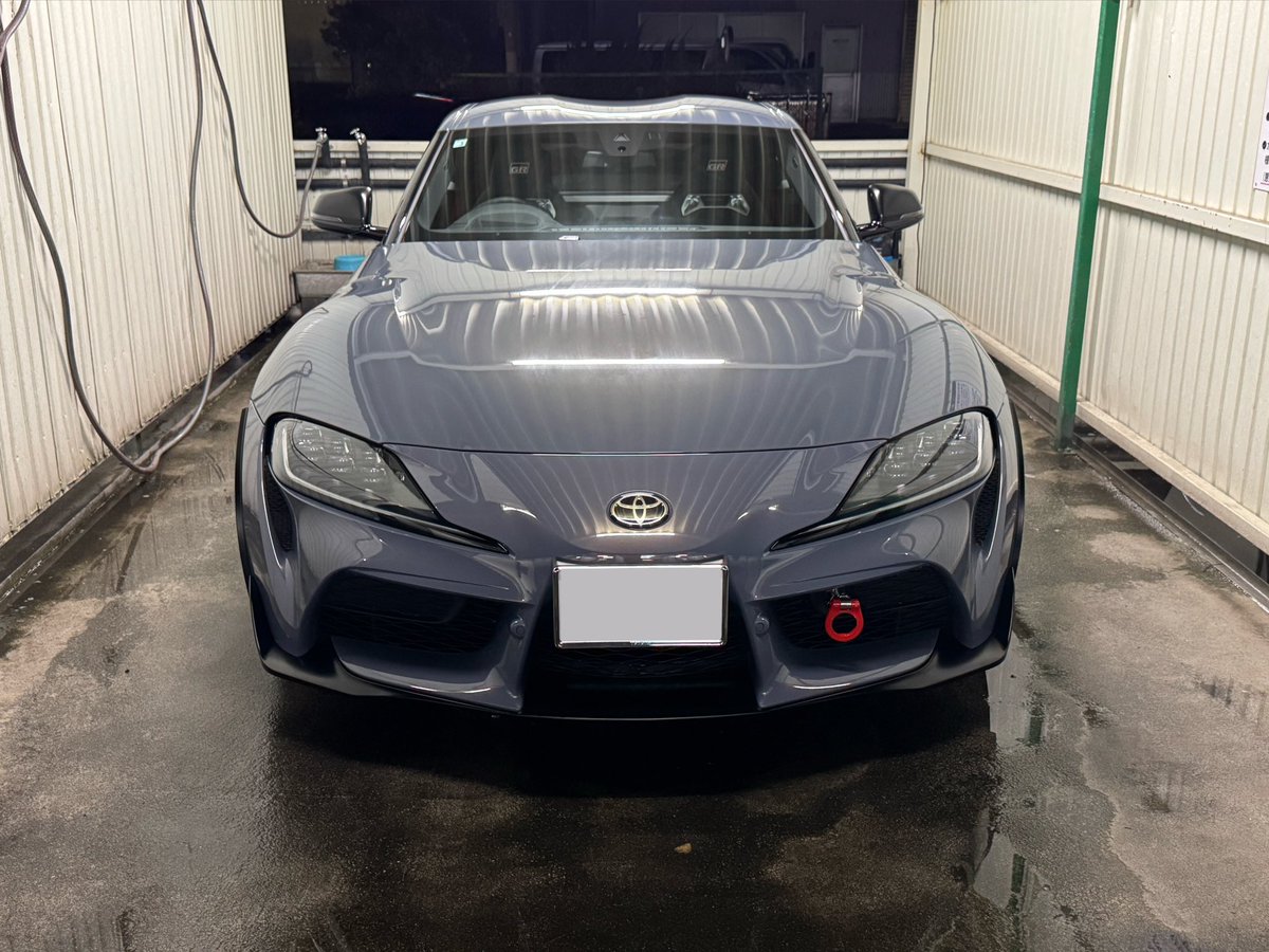 仕事終わりに洗車してました
まだ納車時のコーティング効果残ってましたね

#スープラ
