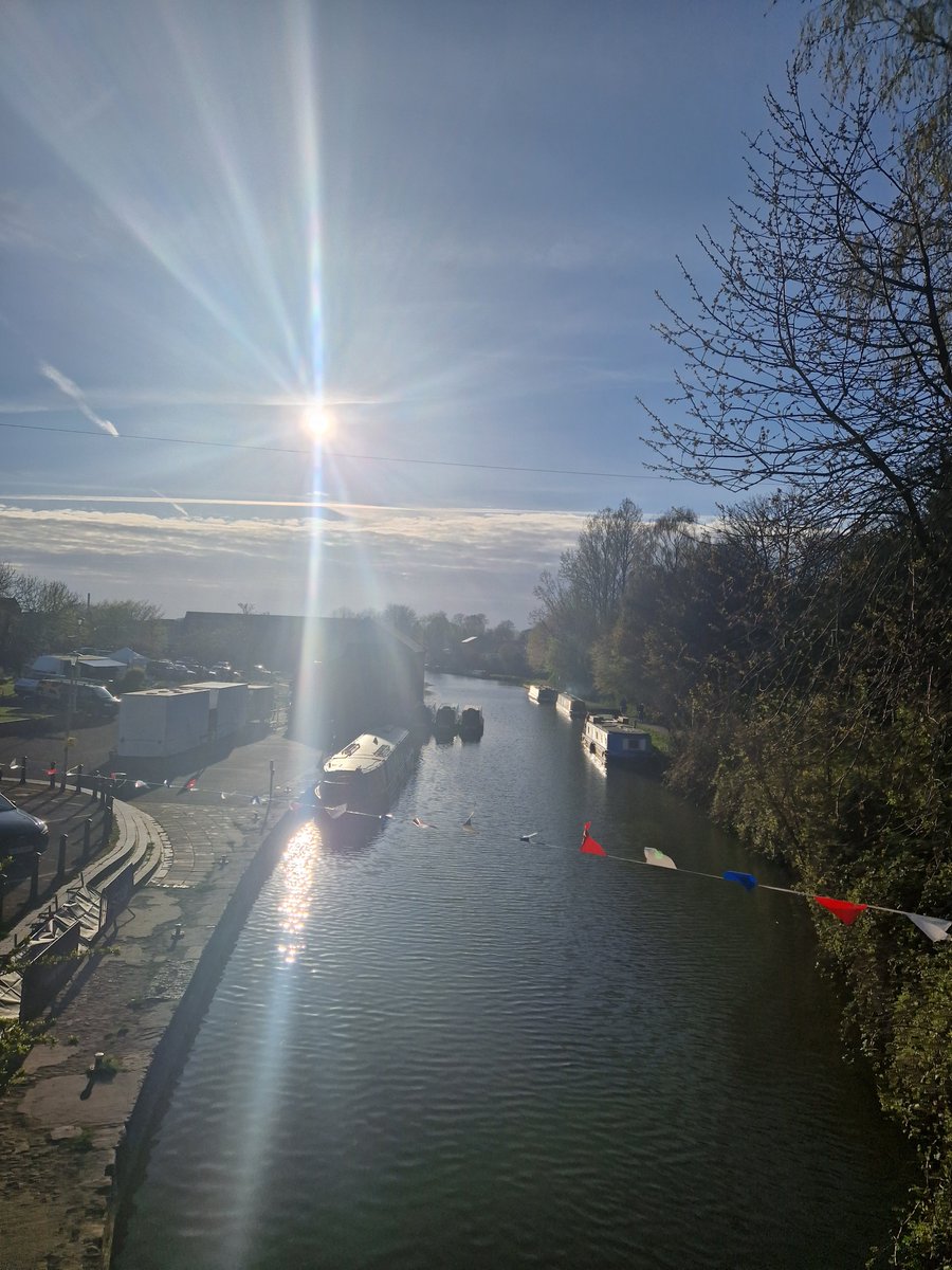 tracehodge17's tweet photo. Rather fabby eve canal walk to sports massage last night & The Wharf was looking gorgeous in the evening sunshine! @CanalRiverTrust #running #devizes #sunshine ๐โค๏ธ https://t.co/jNWW6NPw1R