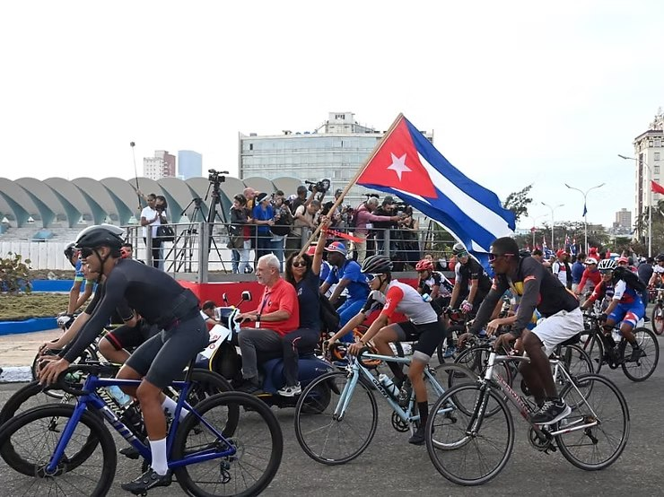 Antifa_Ultras tweet media