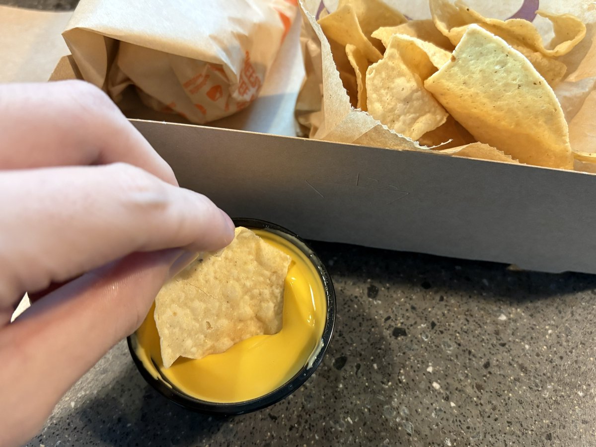 てかりん tweet media