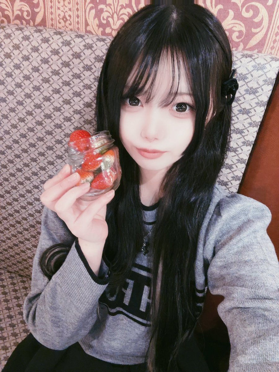 #アニソンバーX チェックラッシュでお席空きました〜！！！

👇ポケパラにしか載せてなかった自撮り供養👇

女の子たくさんでお待ちしてます🫶✨

#札幌 #すすきの #コンカフェ #コスプレ #アニメ #アニソン #アニソンバー