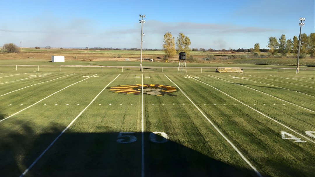 NDFBfields's tweet photo. Today, we head towards the Canadian border to Westhope field, home of the Westhope-Newburg Glenburn Sioux. Thanks to Coach Garrett Wible for the beautiful pictures! https://t.co/YLb2KYJcru
