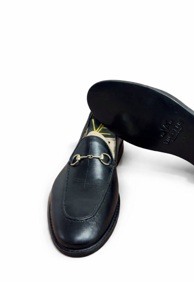vincandeliz's tweet photo. A statement piece needs no introduction. Discover the Solomon Horsebit Loafers with enduring elegance and distinction.

Impeccably handrcafted by our artisans based out of lagos Nigeria.

To shop, leave a direct message 📩 or click the link in the bio. 

#VincAndEliz https://t.co/5wIV4J8IIz